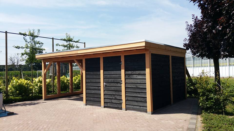Douglas overkapping met open en dicht gedeelte