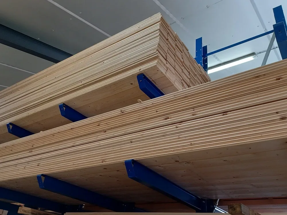 Douglas planken in het magazijn van CenWood