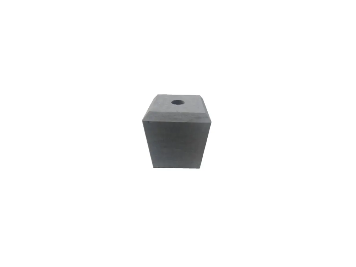 Hardstenen sokkel met facetrand 240 x 240 mm schuin van boven met boorgat